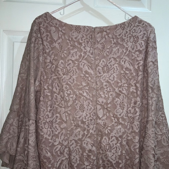 Chetta B Rose Lace overlay mini dress Dress Sz 16 bell sleeve Scalloped hem - Picture 6 of 9